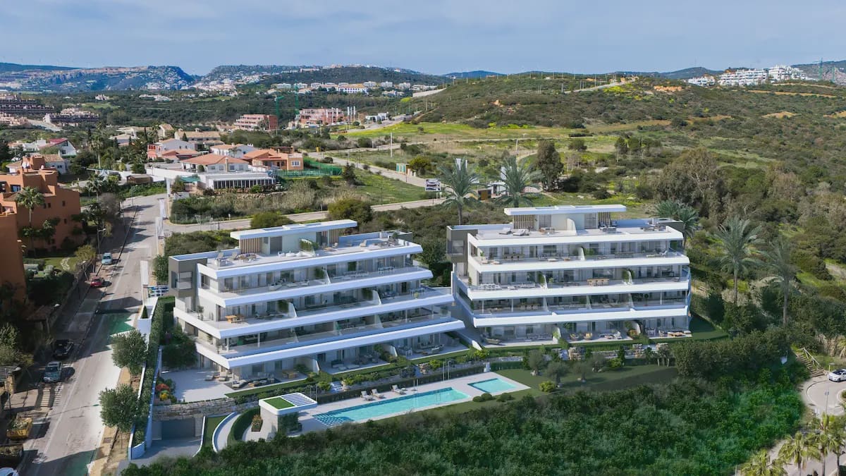 2 bedroom Apartment for sale in Estepona with pool - € 465,000 (Ref: 8315774)