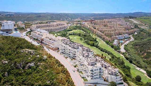 2 quarto Apartamento para venda em La Duquesa / Puerto de la Duquesa, Manilva com piscina - 297 000 € (Ref: 8324263)