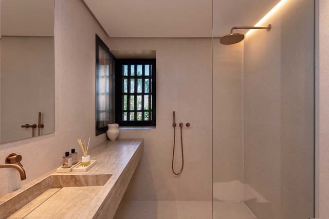 3 bedroom Apartment for sale in Saladillo-Benamara, Estepona with pool - € 1,995,000 (Ref: 8337529)