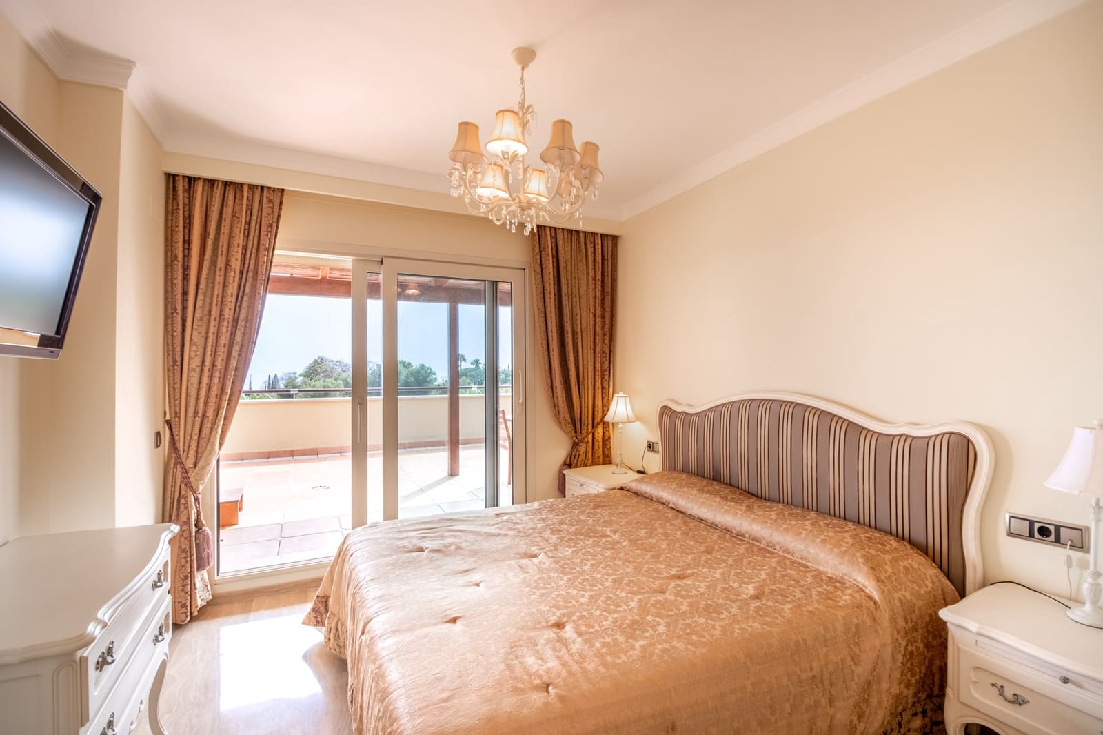 3 sypialnia Apartament na sprzedaż w Golden Mile z basenem - 1 150 000 € (Ref: 8359369)