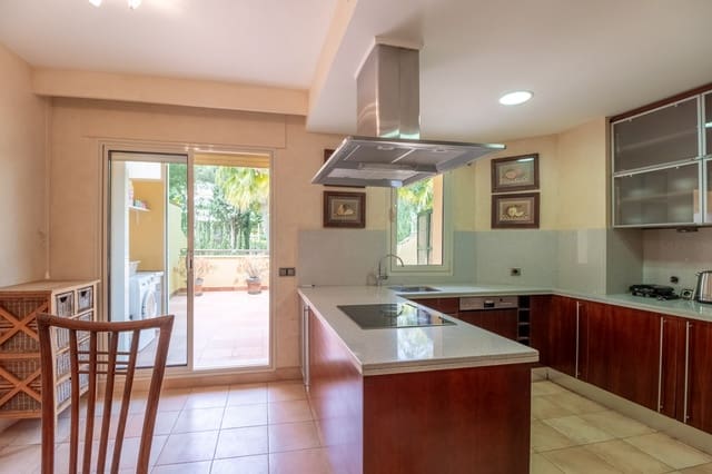 3 soveværelse Lejlighed til salg i Sierra Blanca, Marbella med swimmingpool - € 1.150.000 (Ref: 8359369)