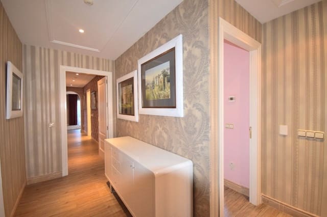 4 soveværelse Lejlighed til salg i Lomas De Marbella, Marbella med swimmingpool - € 1.150.000 (Ref: 8365166)