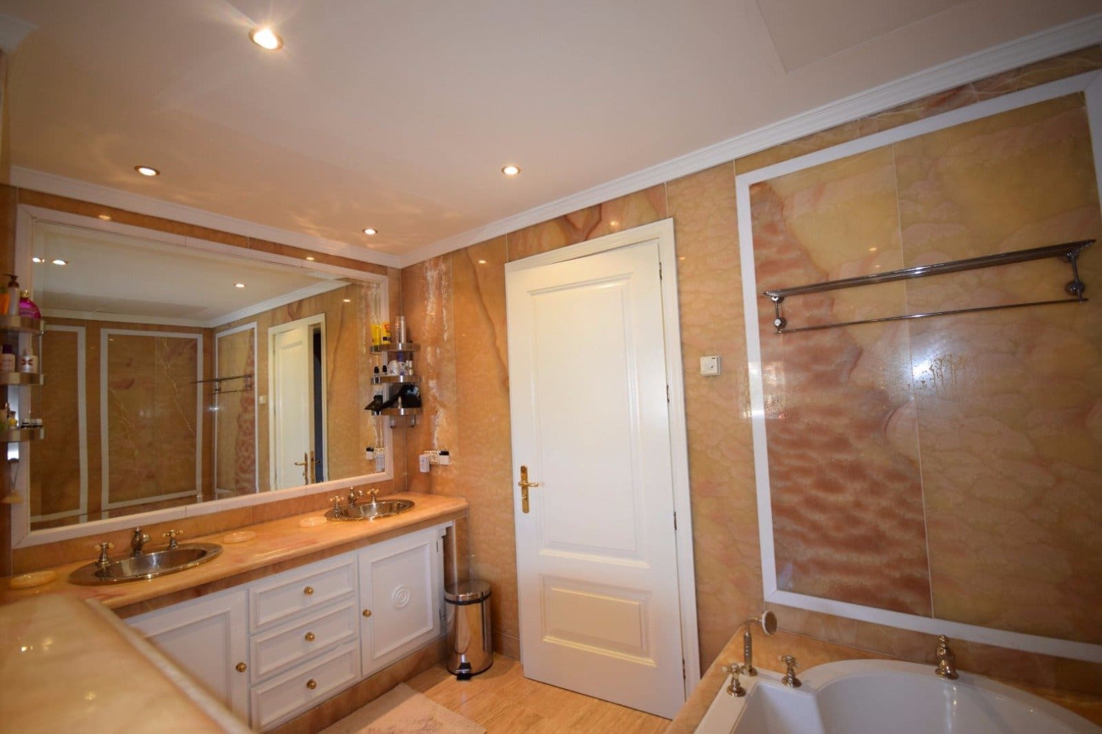 4 soveværelse Lejlighed til salg i Marbella med swimmingpool - € 1.150.000 (Ref: 8365166)