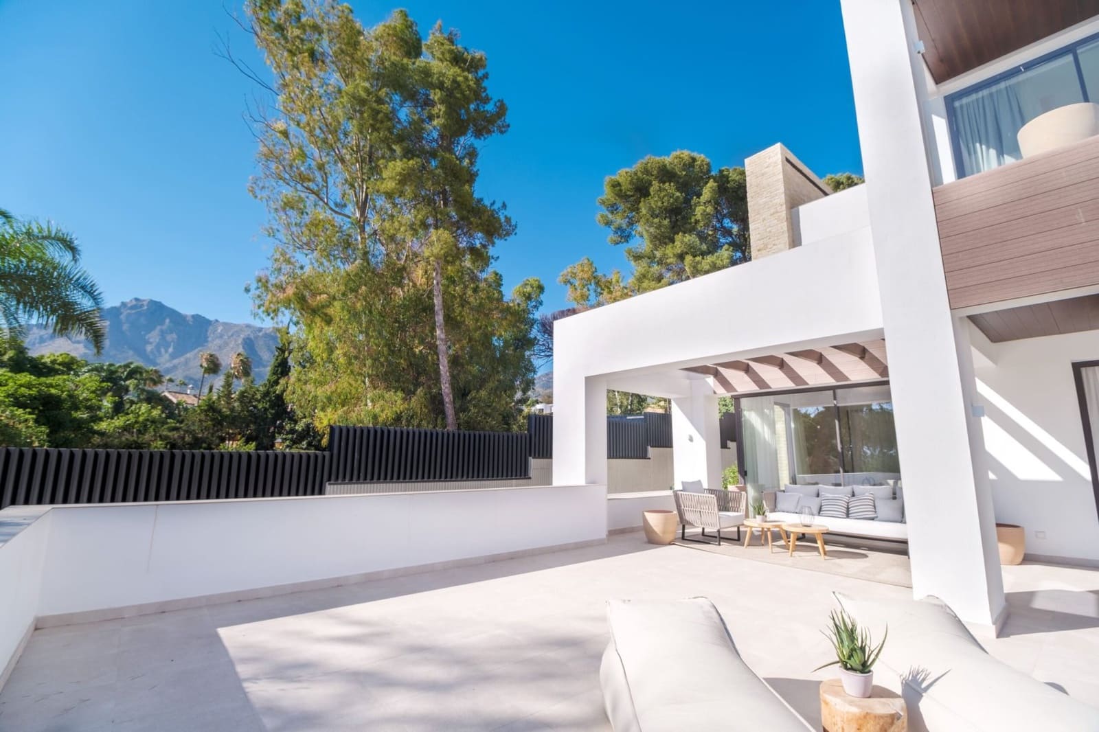 Chalet de 4 habitaciones en Marbella en venta con piscina garaje - 4.985.000 € (Ref: 8382470)