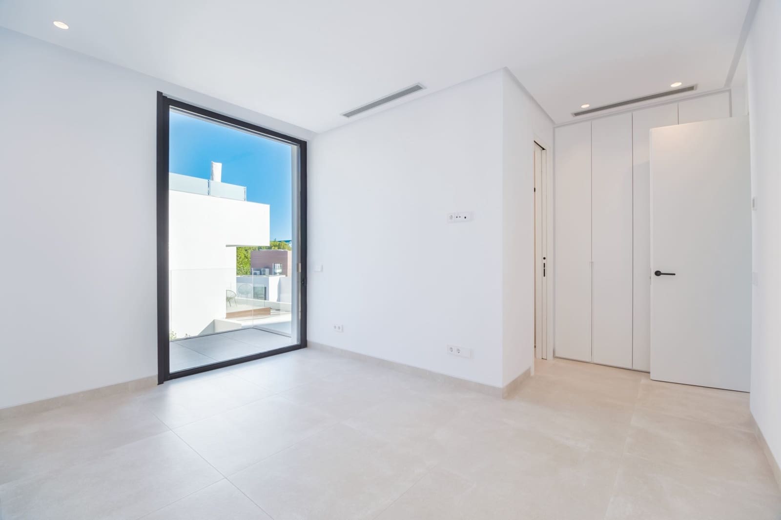 4 bedroom Villa for sale in Golden Mile with pool - € 4,600,000 (Ref: 8384923)