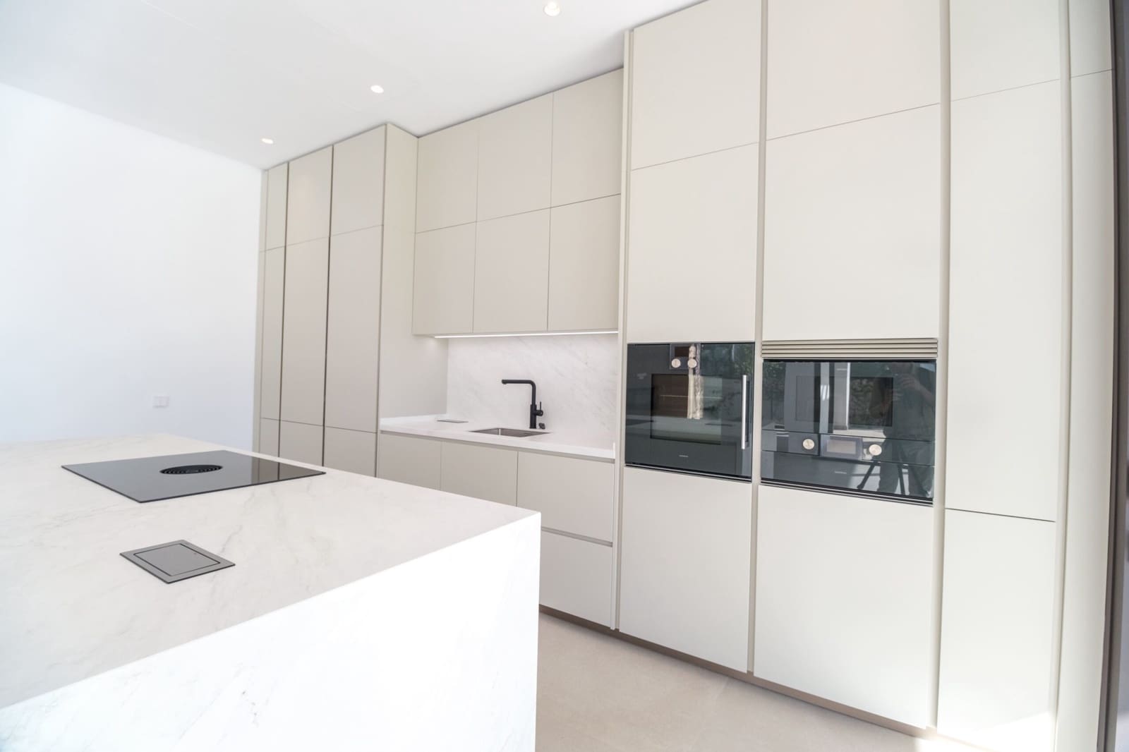 4 bedroom Villa for sale in Golden Mile with pool - € 4,600,000 (Ref: 8384923)