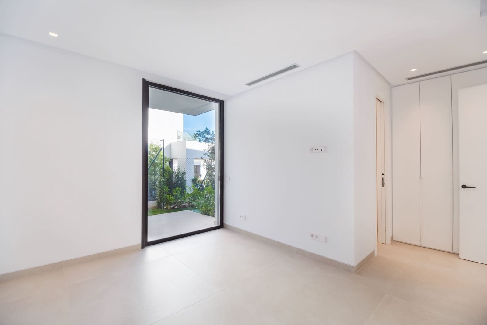 4 bedroom Villa for sale in Golden Mile with pool - € 4,600,000 (Ref: 8384923)