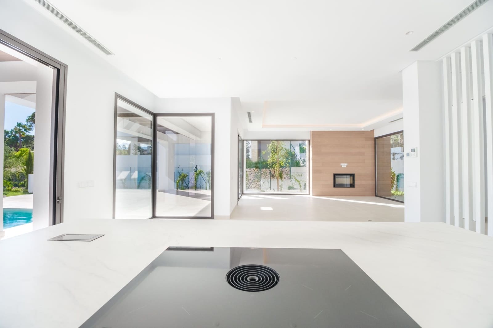 4 bedroom Villa for sale in Golden Mile with pool - € 4,600,000 (Ref: 8384923)