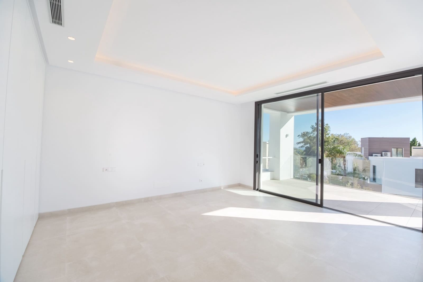 4 bedroom Villa for sale in Golden Mile with pool - € 4,600,000 (Ref: 8384923)