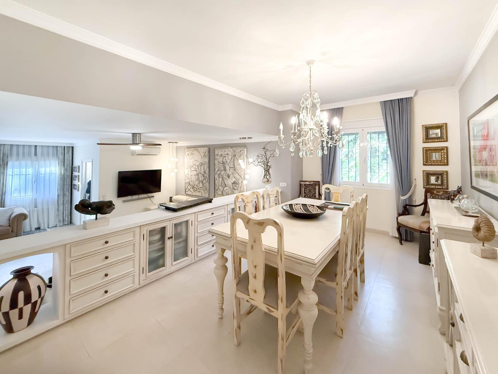 5 soveværelse Villa til salg i Nueva Andalucia med swimmingpool - € 1.050.000 (Ref: 8805821)