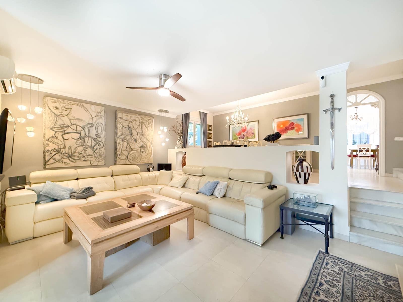 5 soveværelse Villa til salg i Nueva Andalucia med swimmingpool - € 1.050.000 (Ref: 8805821)