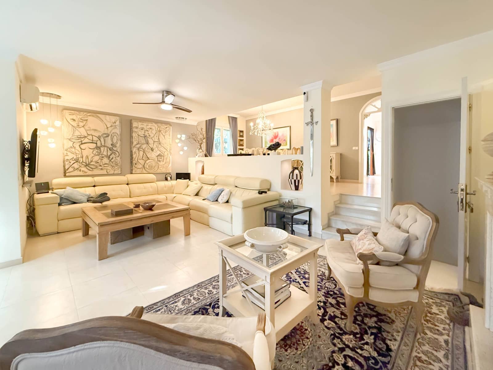 5 soveværelse Villa til salg i Nueva Andalucia med swimmingpool - € 1.050.000 (Ref: 8805821)