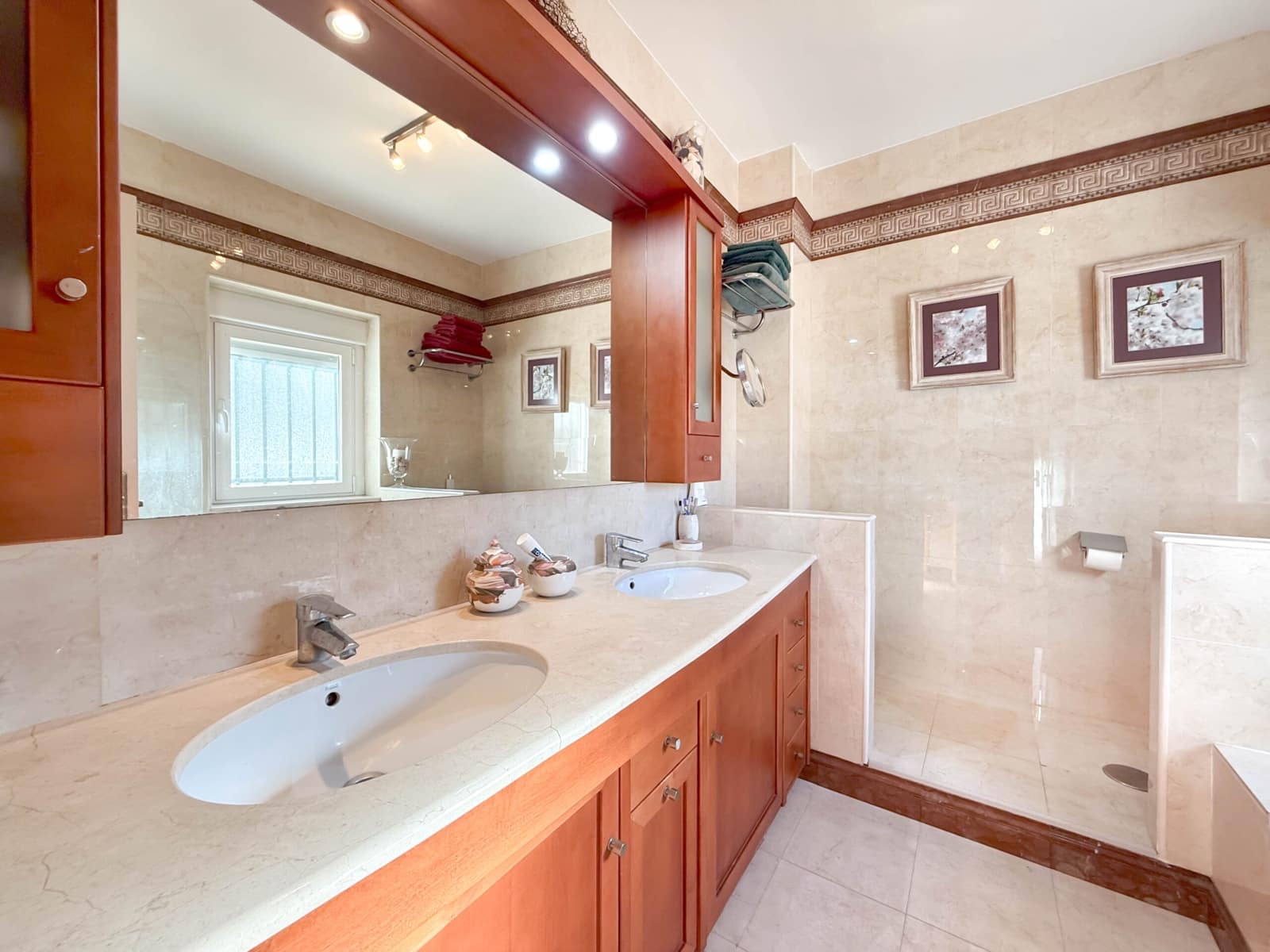 5 soveværelse Villa til salg i Nueva Andalucia med swimmingpool - € 1.050.000 (Ref: 8805821)