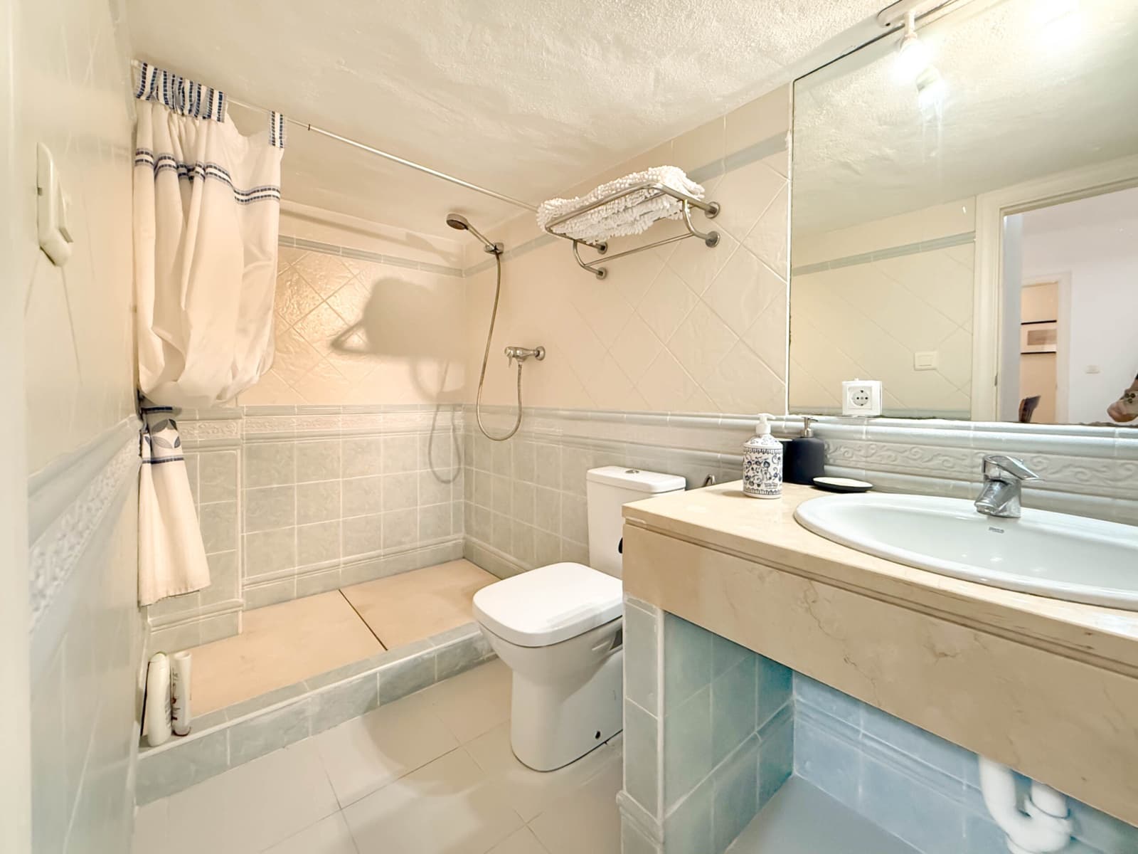 5 soveværelse Villa til salg i Nueva Andalucia med swimmingpool - € 1.050.000 (Ref: 8805821)