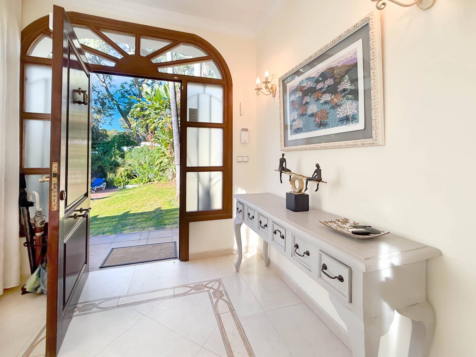 5 soveværelse Villa til salg i Nueva Andalucia med swimmingpool - € 1.050.000 (Ref: 8805821)