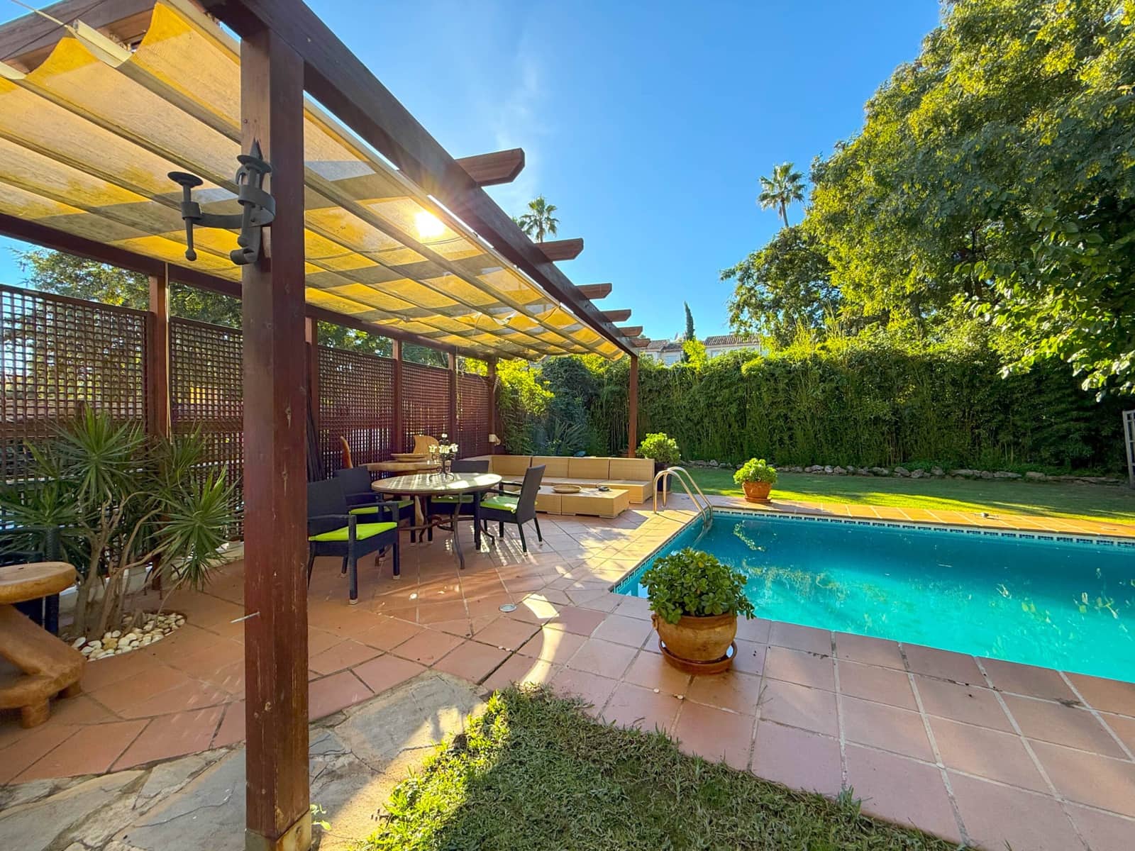 5 soveværelse Villa til salg i Nueva Andalucia med swimmingpool - € 1.050.000 (Ref: 8805821)