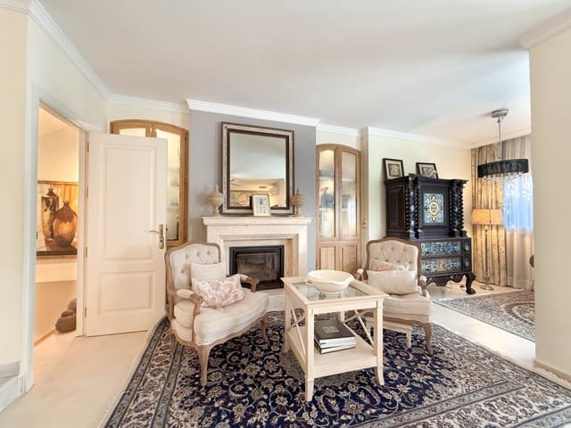 5 sypialnia Willa na sprzedaż w Nueva Andalucía Centro, Marbella z basenem - 1 050 000 € (Ref: 8805821)