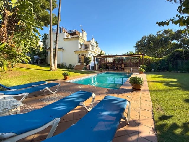 5 sypialnia Willa na sprzedaż w Nueva Andalucía Centro, Marbella z basenem - 1 050 000 € (Ref: 8805821)