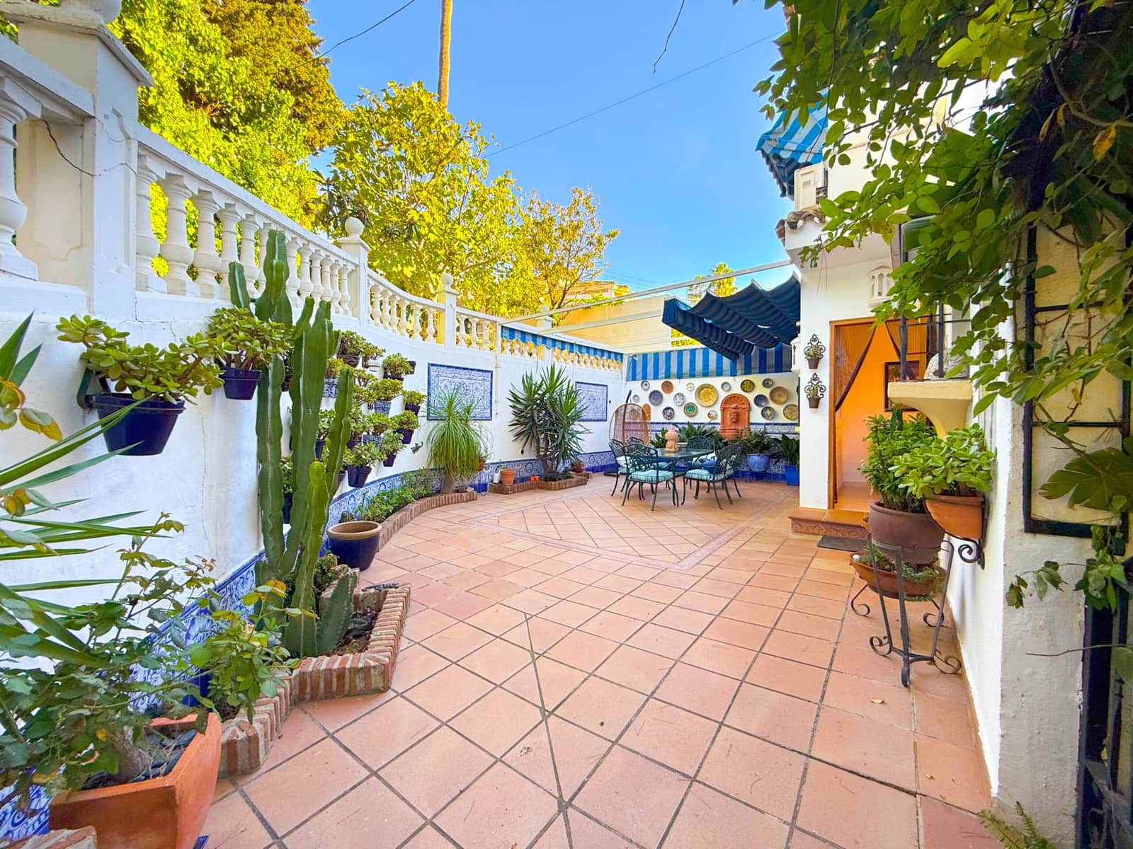 5 soveværelse Villa til salg i Nueva Andalucia med swimmingpool - € 1.050.000 (Ref: 8805821)