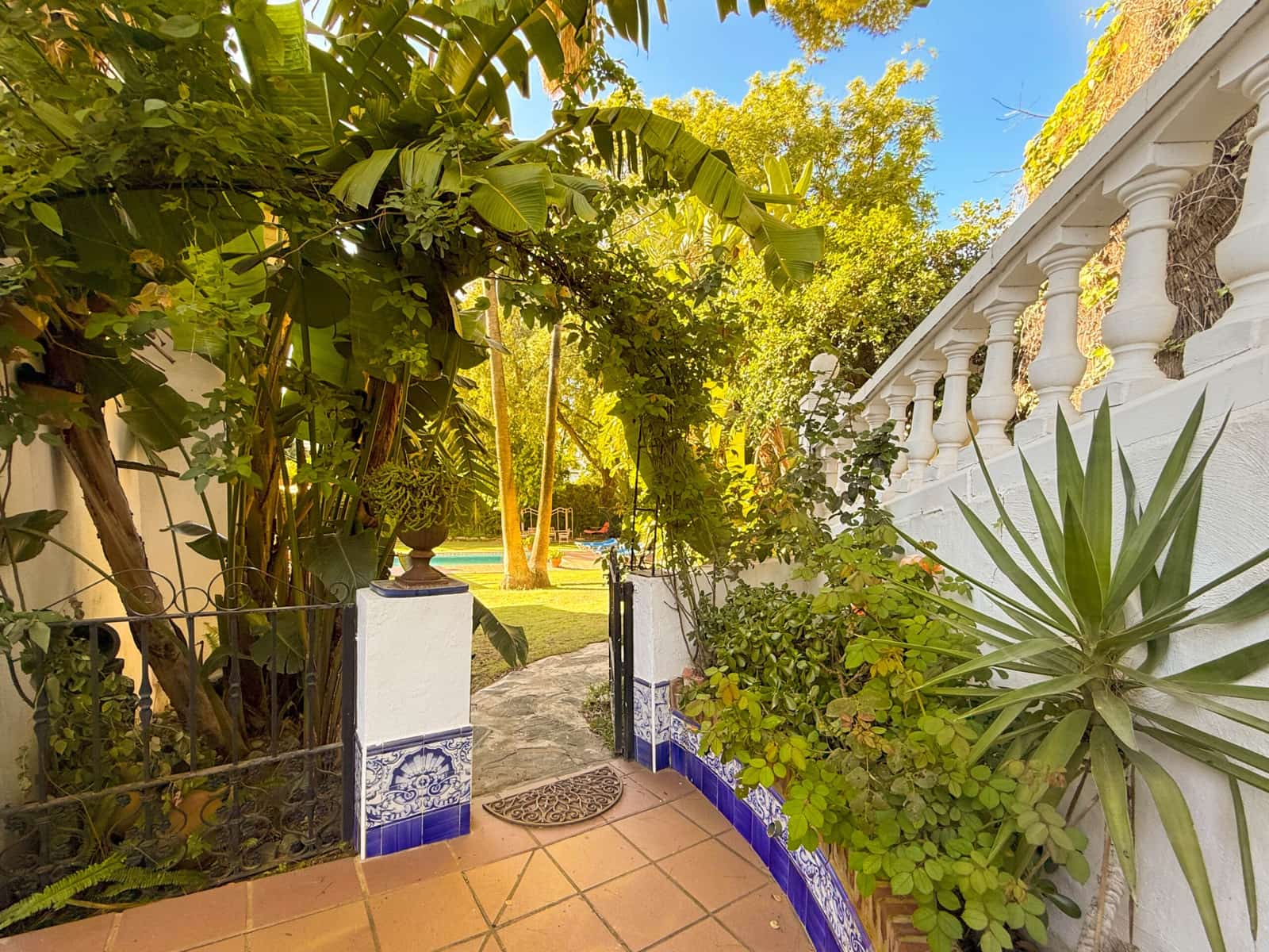 5 soveværelse Villa til salg i Nueva Andalucia med swimmingpool - € 1.050.000 (Ref: 8805821)