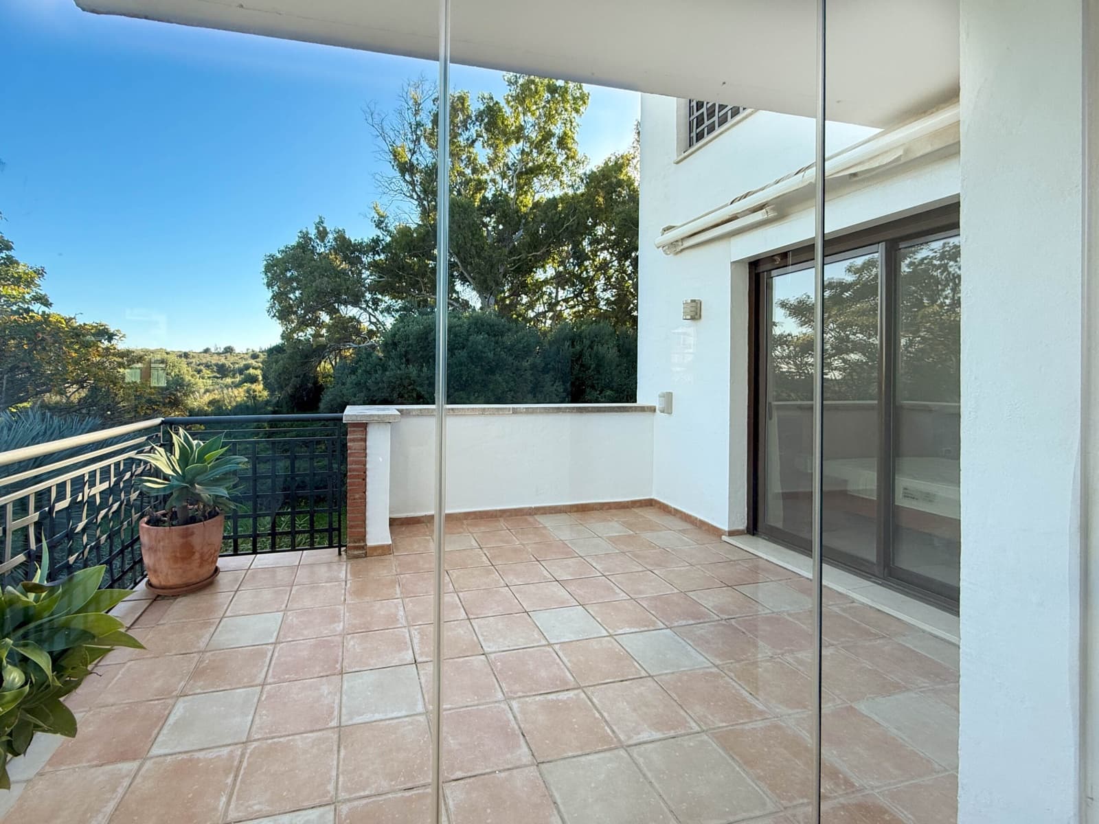 3 bedroom Apartment for sale in Estepona with pool - € 460,000 (Ref: 8848768)