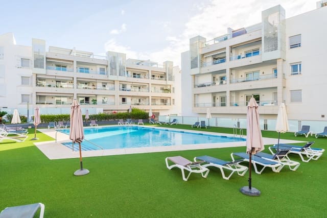 Apartamento de 3 habitaciones en Nueva Alcántara, Marbella en venta con piscina garaje - 650.000 € (Ref: 9007727)
