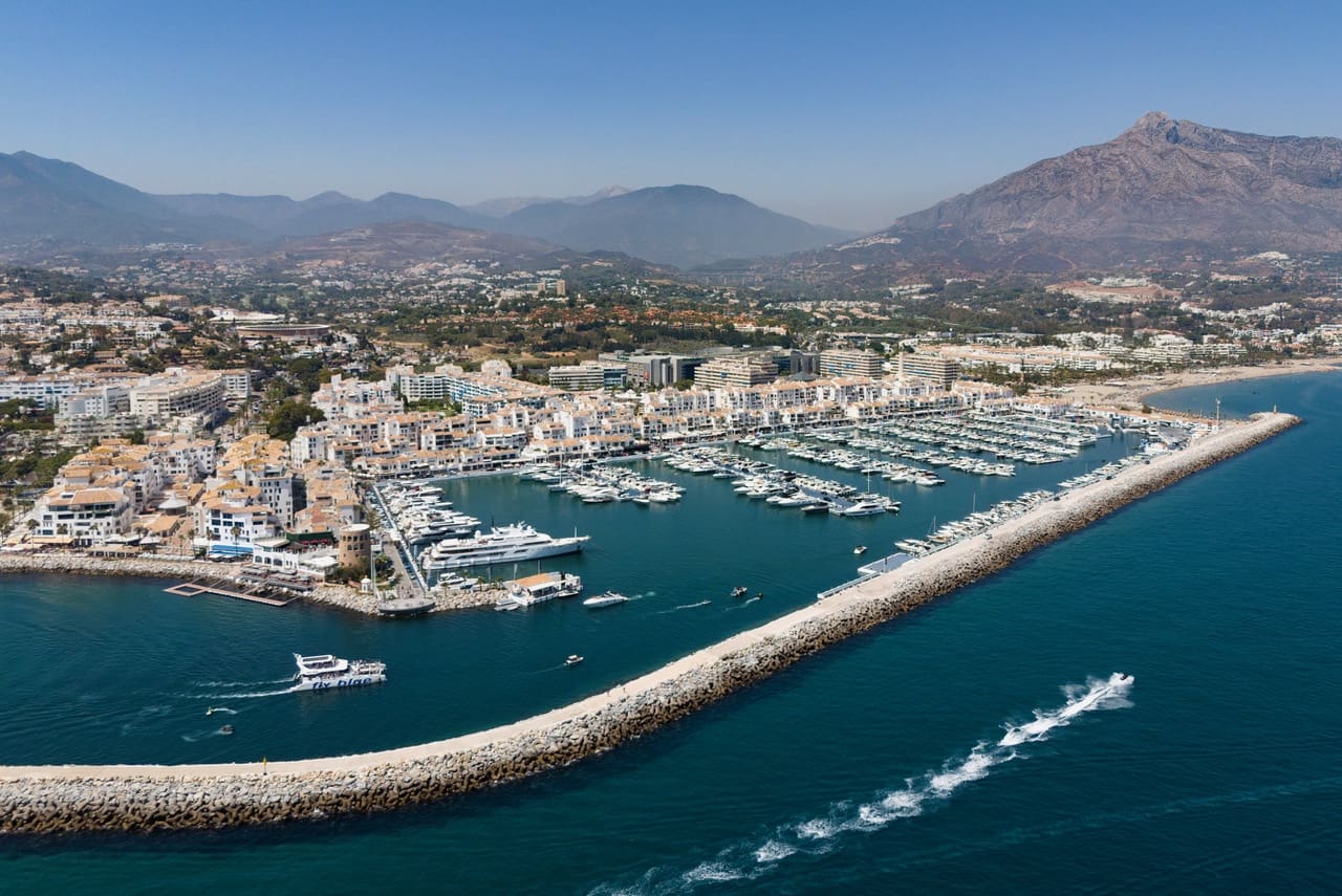 2 soveværelse Lejlighed til salg i Puerto Banus - € 1.899.000 (Ref: 9019831)