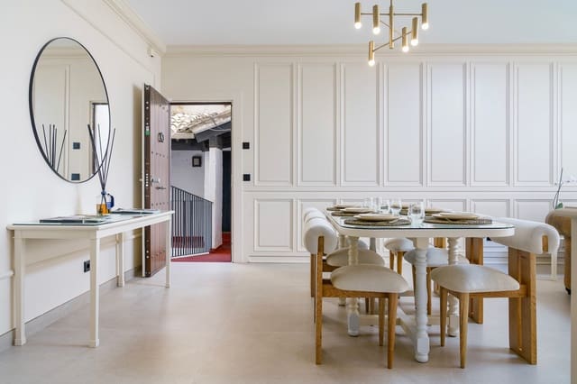 2 bedroom Apartment for sale in Puerto Banus, Marbella - € 1,899,000 (Ref: 9019831)