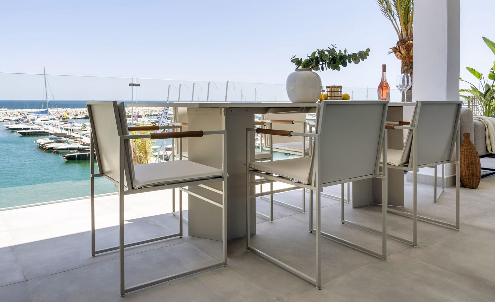 Apartamento de 4 habitaciones en Puerto Banus en venta - 3.750.000 € (Ref: 9019832)