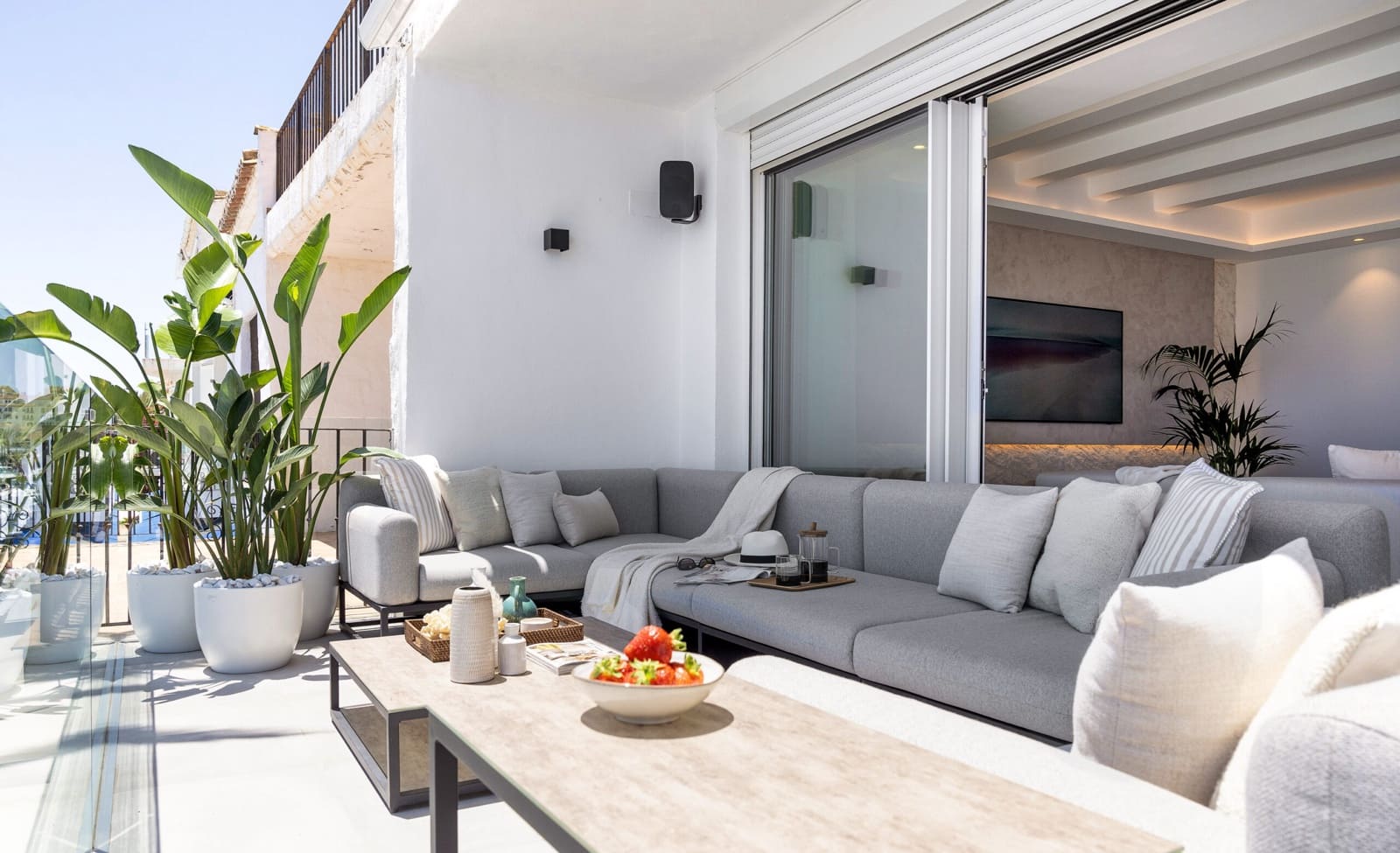Apartamento de 4 habitaciones en Puerto Banus en venta - 3.750.000 € (Ref: 9019832)