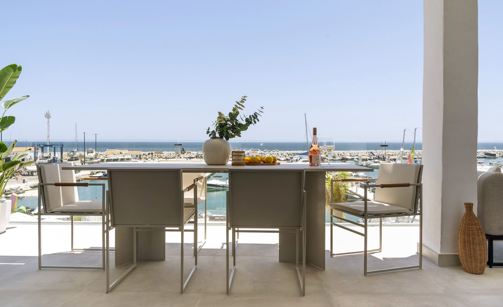Apartamento de 4 habitaciones en Puerto Banus en venta - 3.750.000 € (Ref: 9019832)