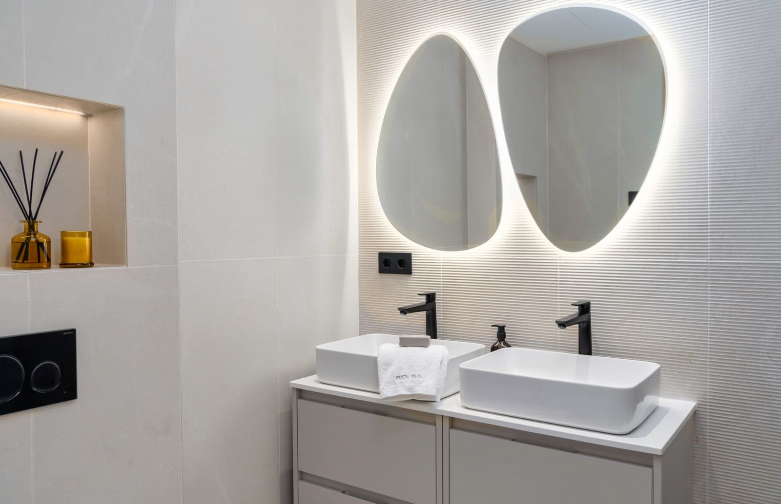 Apartamento de 4 habitaciones en Puerto Banus en venta - 3.750.000 € (Ref: 9019832)