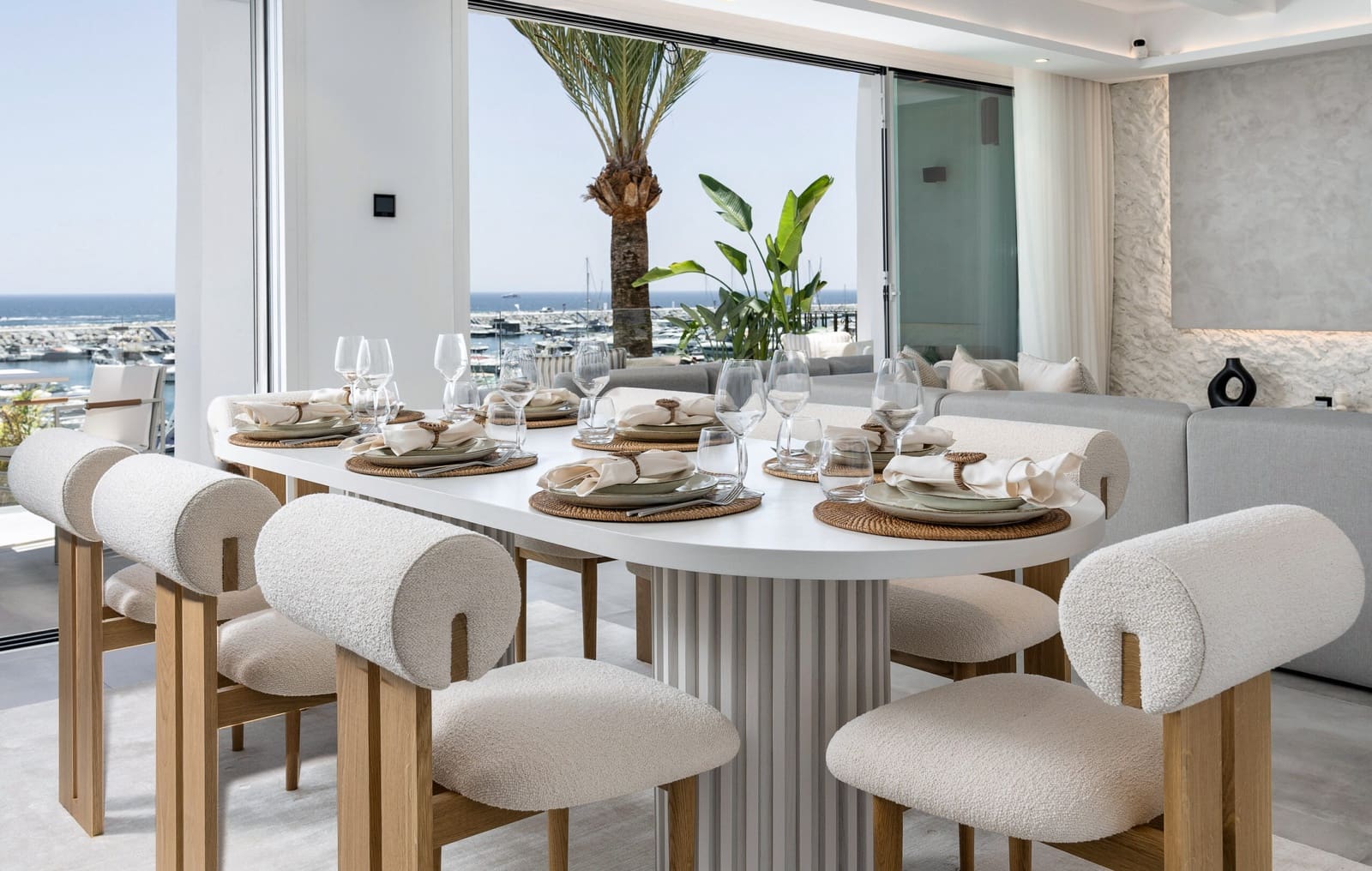 Apartamento de 4 habitaciones en Puerto Banus en venta - 3.750.000 € (Ref: 9019832)