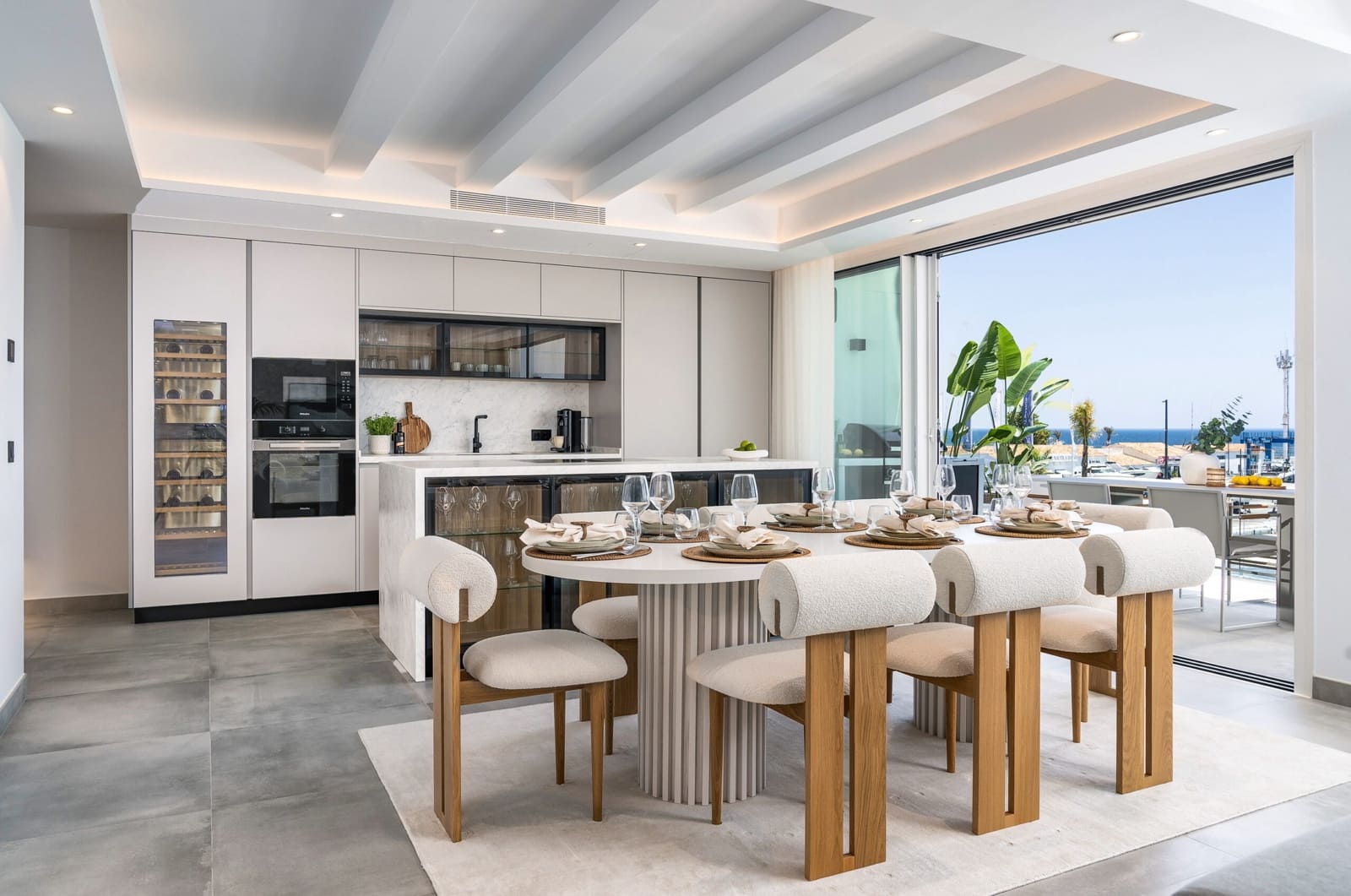 Apartamento de 4 habitaciones en Puerto Banus en venta - 3.750.000 € (Ref: 9019832)