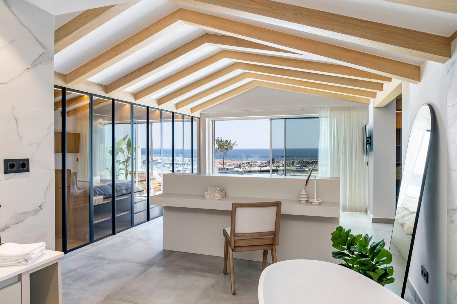 Apartamento de 4 habitaciones en Puerto Banus en venta - 3.750.000 € (Ref: 9019832)