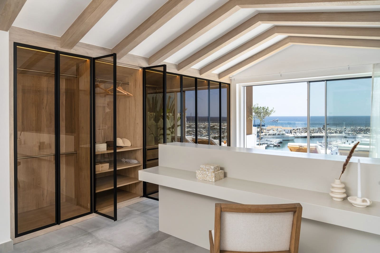 Apartamento de 4 habitaciones en Puerto Banus en venta - 3.750.000 € (Ref: 9019832)
