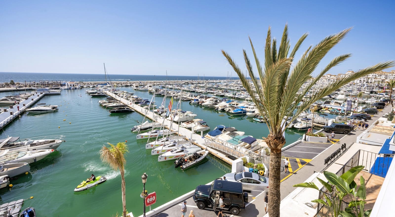 Apartamento de 4 habitaciones en Puerto Banus en venta - 3.750.000 € (Ref: 9019832)