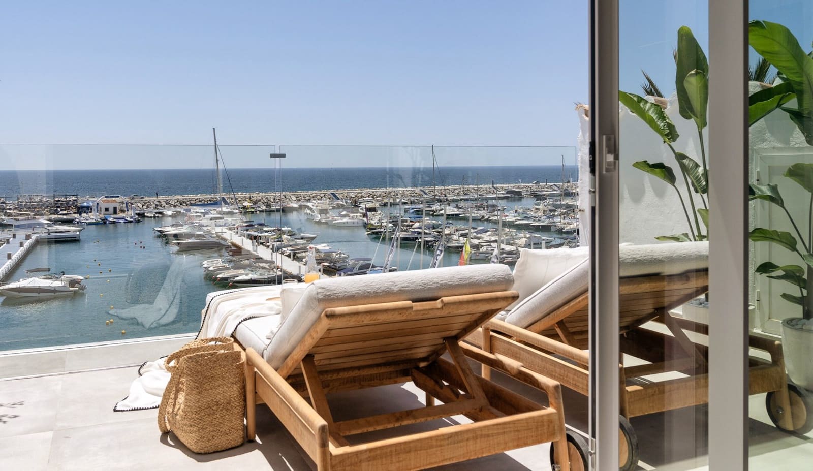 Apartamento de 4 habitaciones en Puerto Banus en venta con garaje - 3.750.000 € (Ref: 9019832)