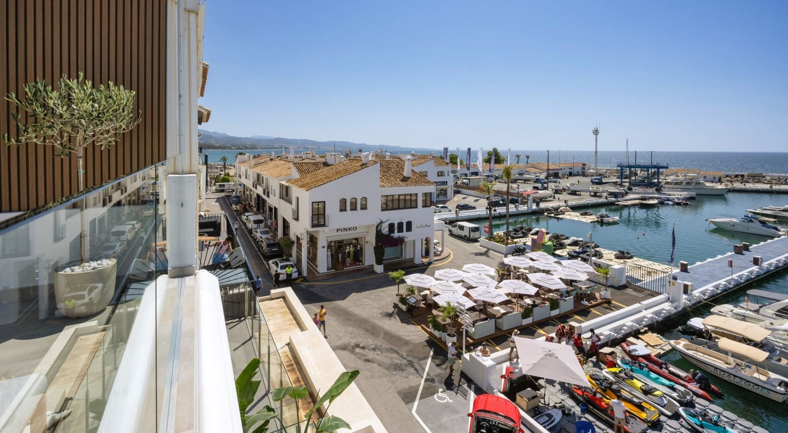 Apartamento de 4 habitaciones en Puerto Banus en venta con garaje - 3.750.000 € (Ref: 9019832)