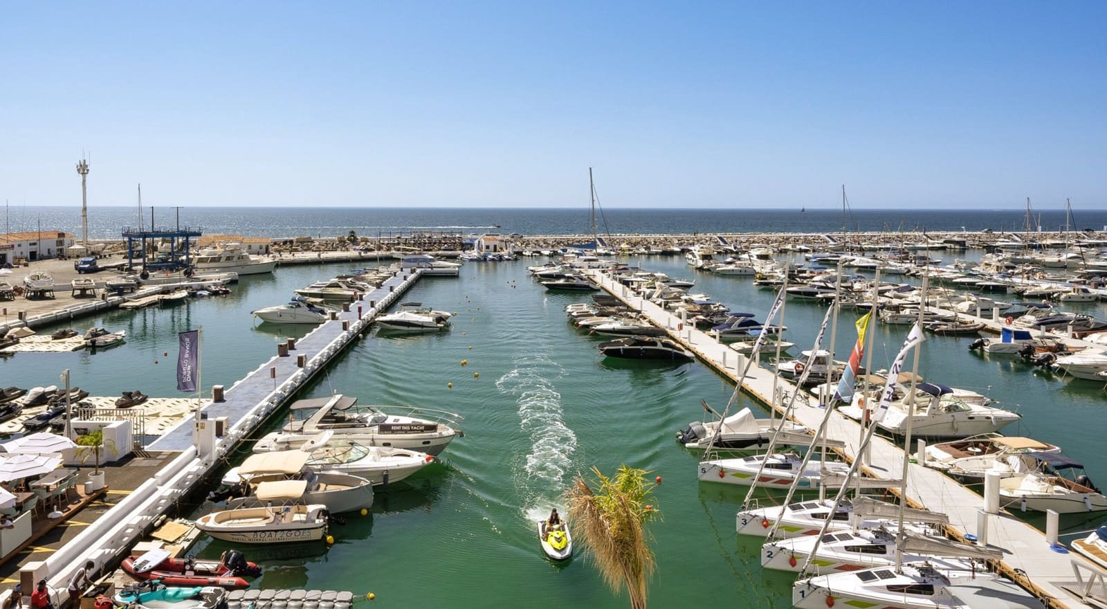 Apartamento de 4 habitaciones en Puerto Banus en venta con garaje - 3.750.000 € (Ref: 9019832)