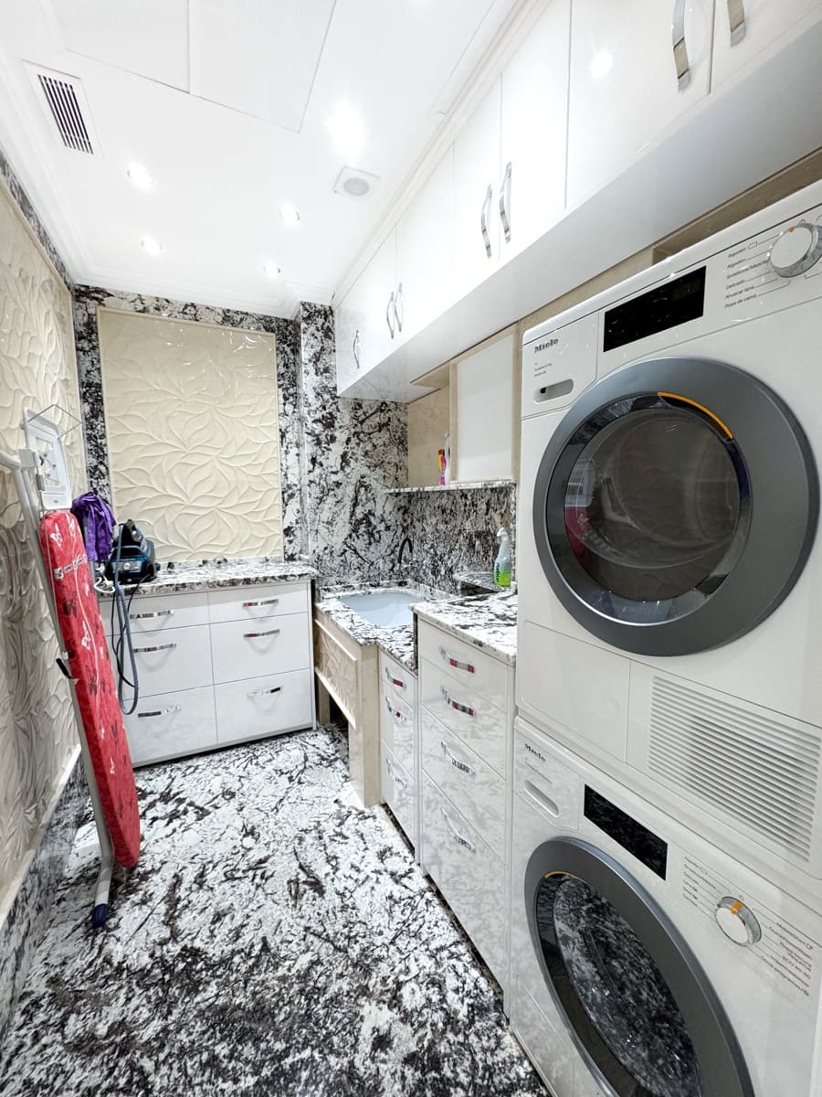 2 sypialnia Apartament na sprzedaż w Puerto Banus z basenem - 2 000 000 € (Ref: 9068514)