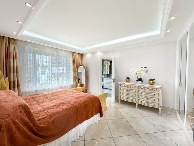 2 sypialnia Apartament na sprzedaż w Puerto Banus, Marbella z basenem - 2 000 000 € (Ref: 9068514)