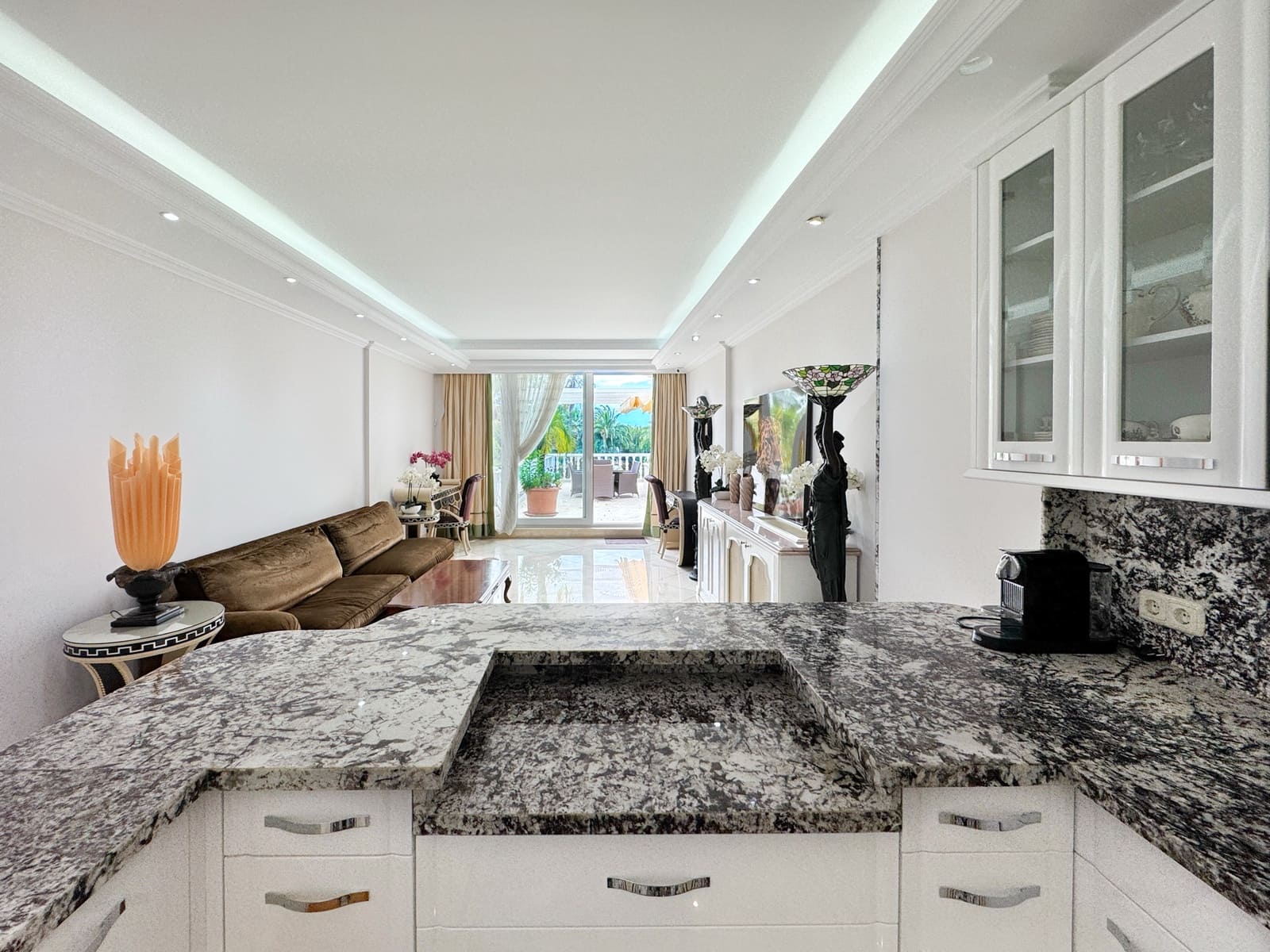 2 sypialnia Apartament na sprzedaż w Puerto Banus z basenem - 2 000 000 € (Ref: 9068514)