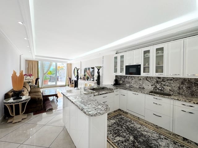 2 sypialnia Apartament na sprzedaż w Puerto Banus, Marbella z basenem - 2 000 000 € (Ref: 9068514)