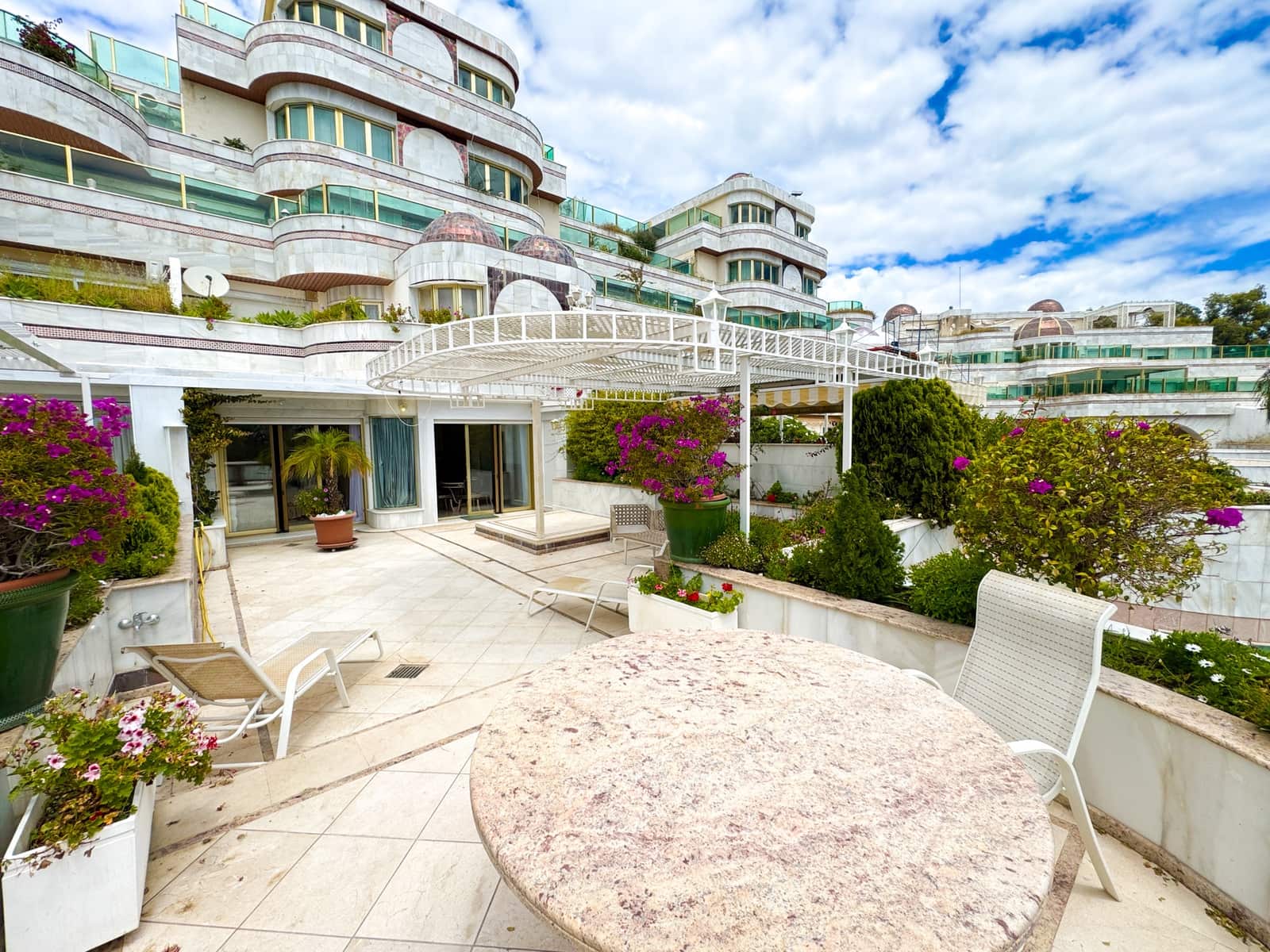 2 sypialnia Apartament na sprzedaż w Puerto Banus z basenem - 2 000 000 € (Ref: 9068514)