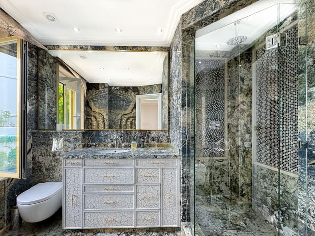 2 sypialnia Apartament na sprzedaż w Puerto Banus, Marbella z basenem - 2 000 000 € (Ref: 9068514)