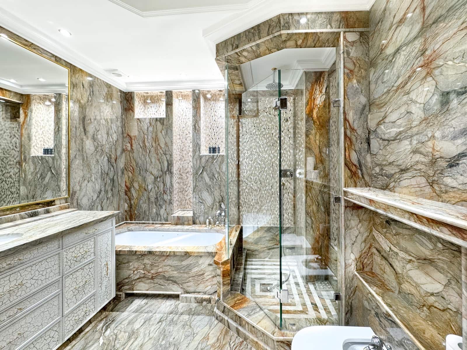 2 bedroom Apartment for sale in Puerto Banus with pool - € 2,000,000 (Ref: 9068514)