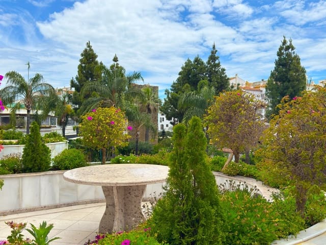 2 soveværelse Lejlighed til salg i Puerto Banus, Marbella med swimmingpool garage - € 2.000.000 (Ref: 9068514)