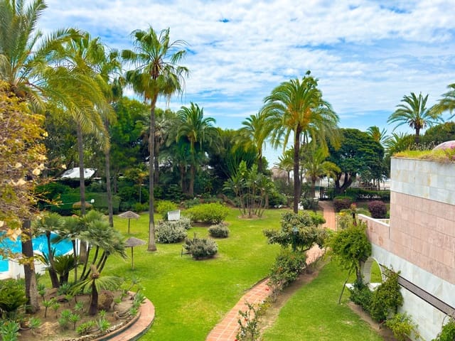 2 soveværelse Lejlighed til salg i Puerto Banus, Marbella med swimmingpool garage - € 2.000.000 (Ref: 9068514)