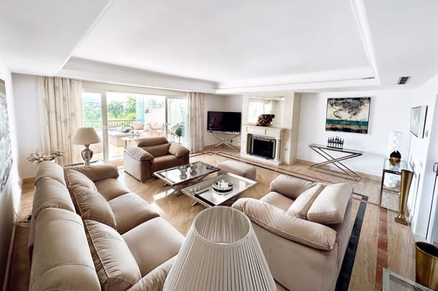 Apartamento de 3 habitaciones en Lomas De Marbella, Marbella en venta con piscina - 2.100.000 € (Ref: 9068515)